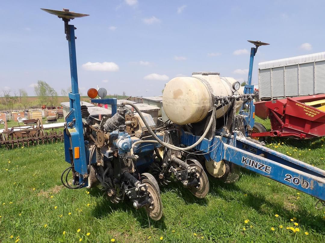 Image of Kinze 2000 Primary image