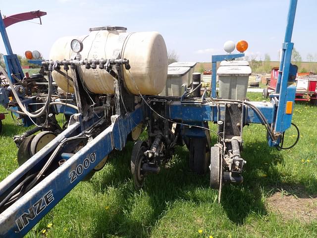 Image of Kinze 2000 equipment image 3