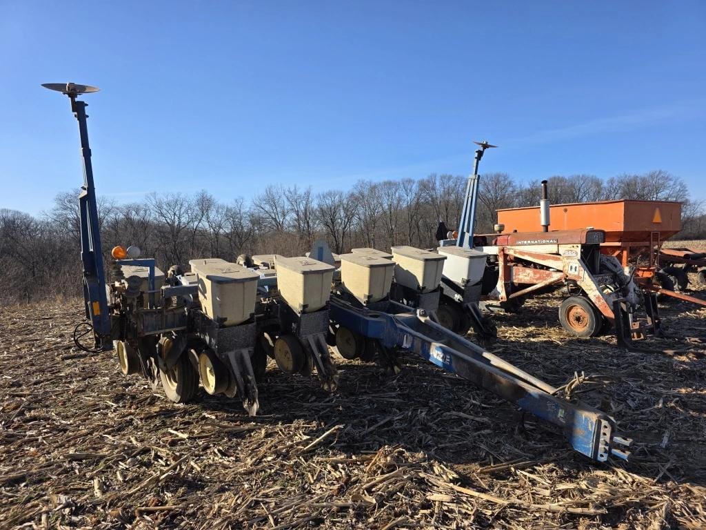 Kinze 2000 Equipment Image0