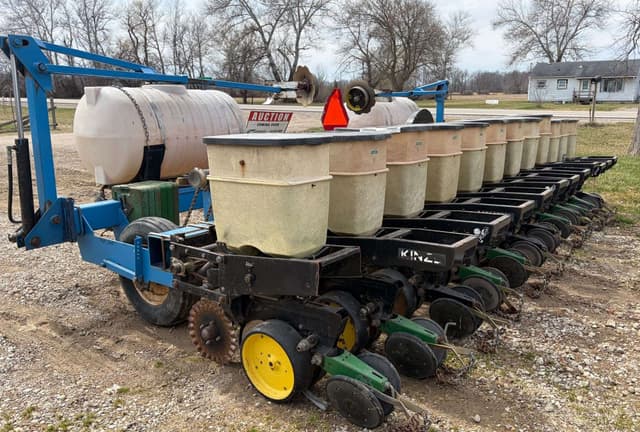 Image of Kinze 2000 equipment image 1