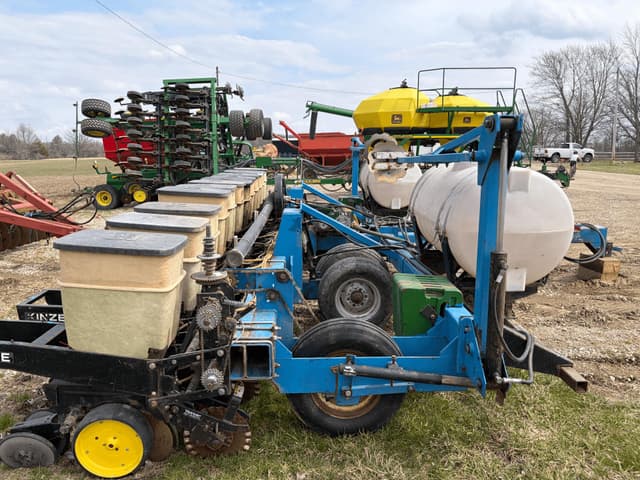 Image of Kinze 2000 equipment image 3