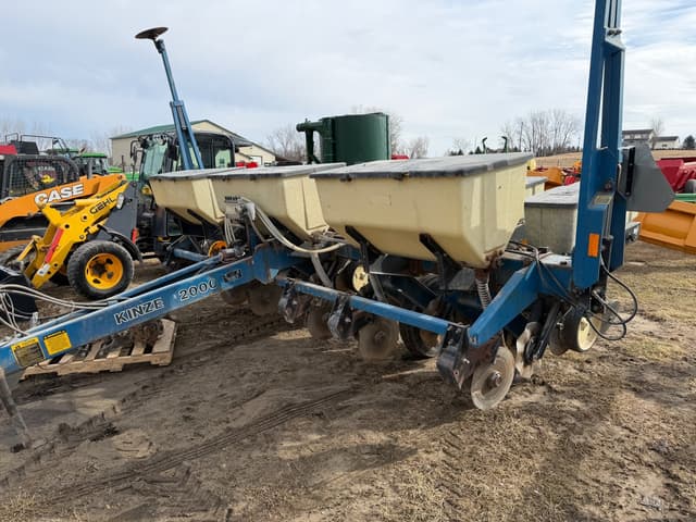 Image of Kinze 2000 equipment image 3