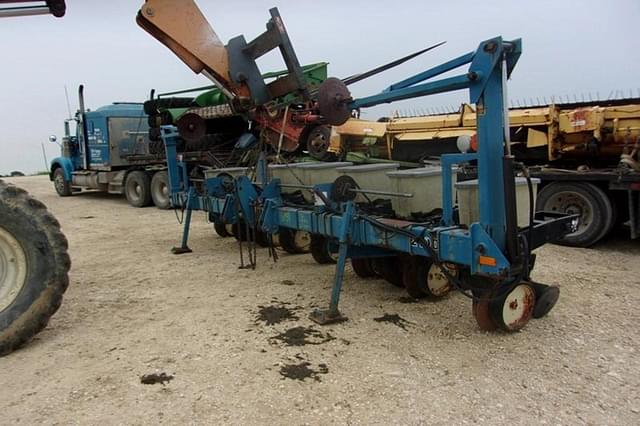 Image of Kinze 2100 equipment image 3