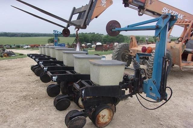 Image of Kinze 2100 equipment image 1