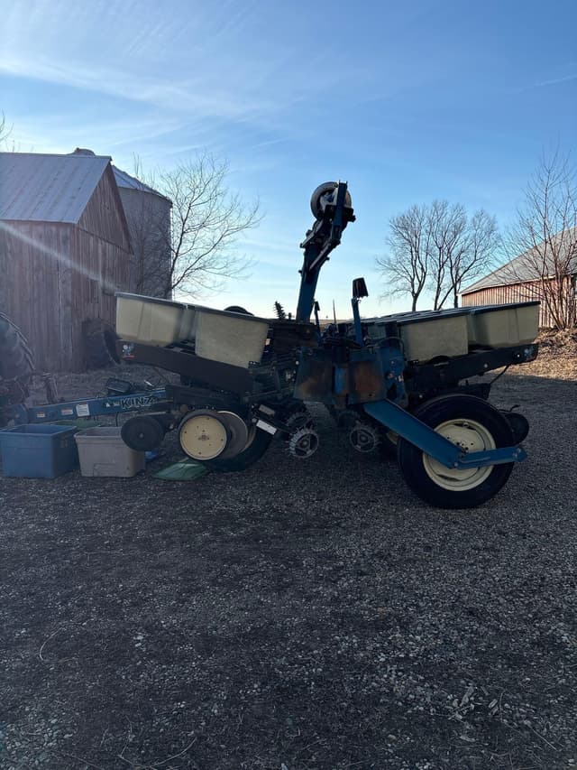 Image of Kinze 2200 equipment image 1