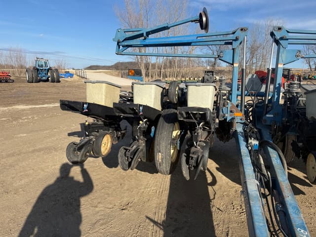 Image of Kinze 2200 equipment image 3