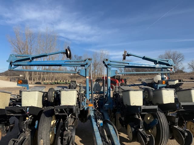 Image of Kinze 2200 equipment image 2