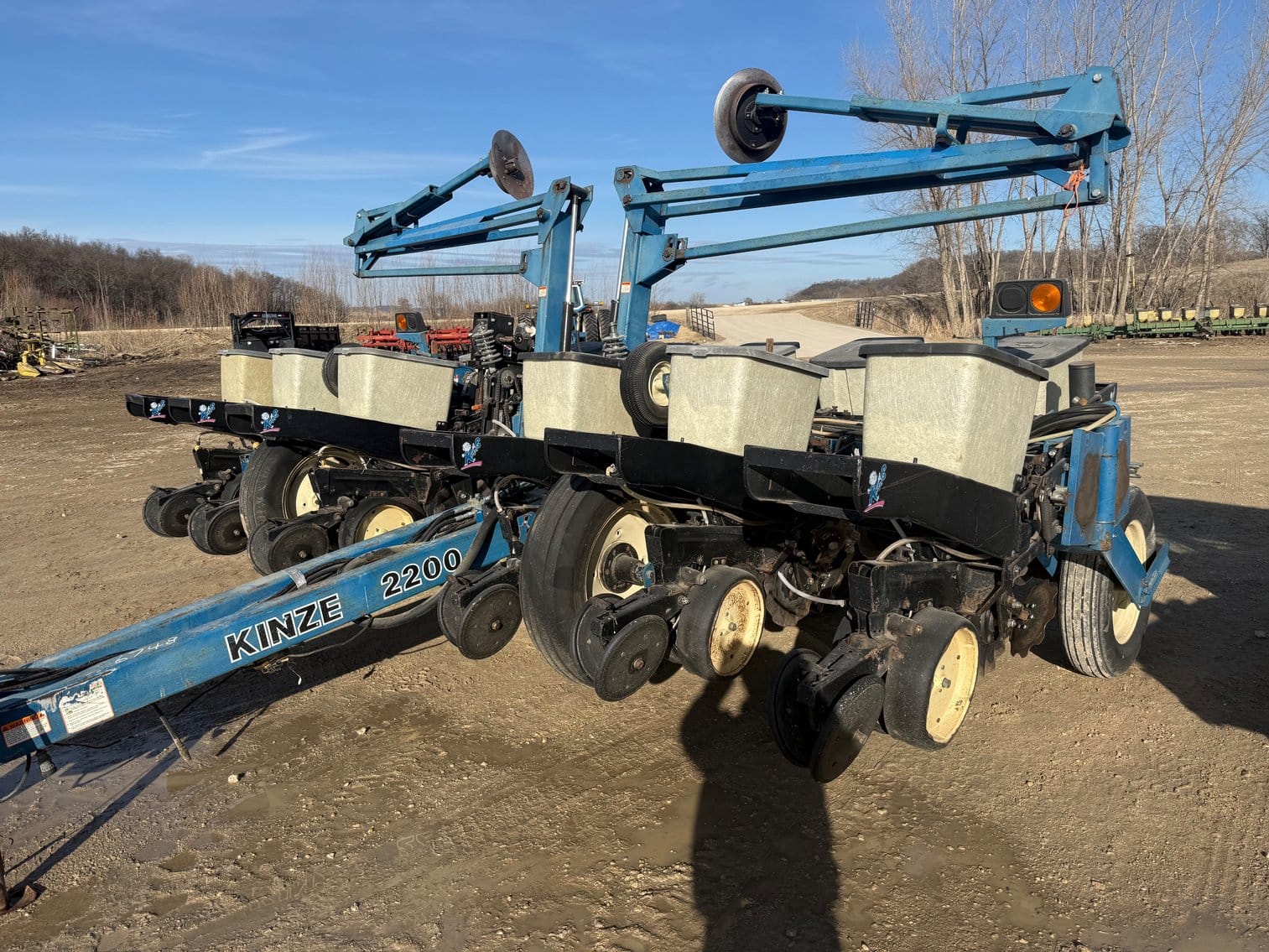 Kinze 2200 Equipment Image0