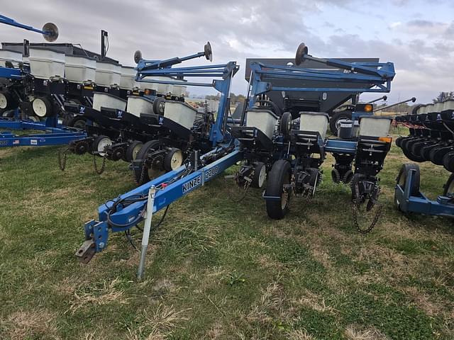 Image of Kinze 2200 equipment image 1