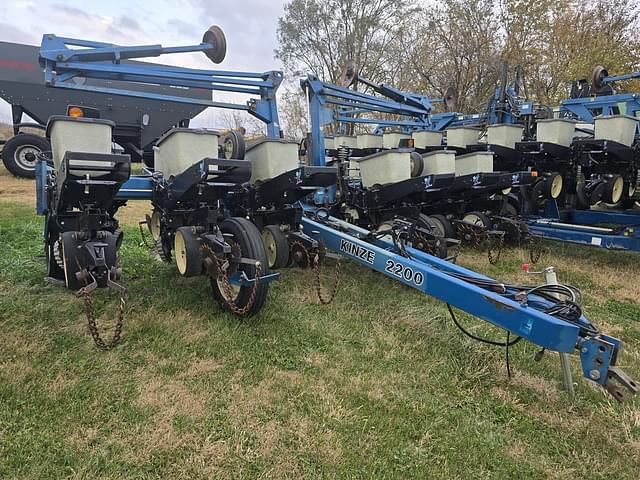 Image of Kinze 2200 equipment image 1