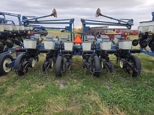 Image of Kinze 2200 equipment image 2