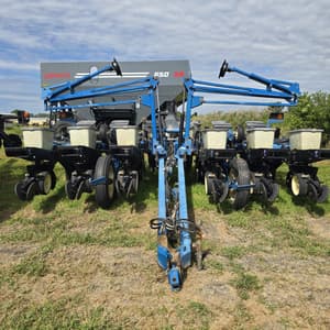 1997 Kinze 2200 Image