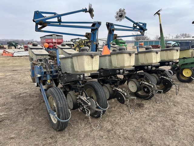 Image of Kinze 2200 equipment image 1