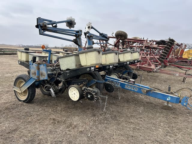 Image of Kinze 2200 equipment image 4