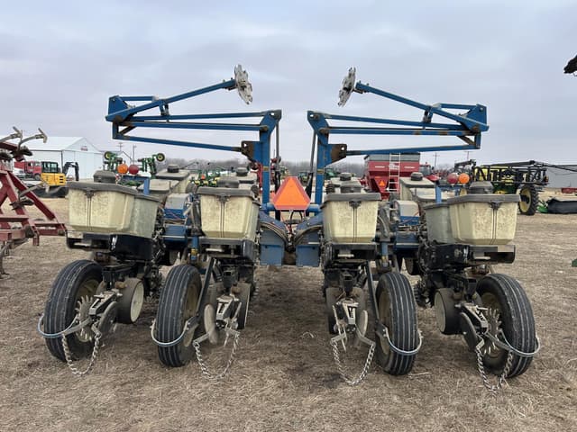 Image of Kinze 2200 equipment image 2