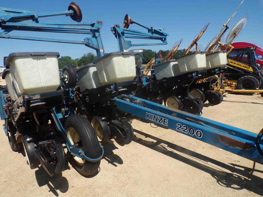 Image of Kinze 2200 Primary image