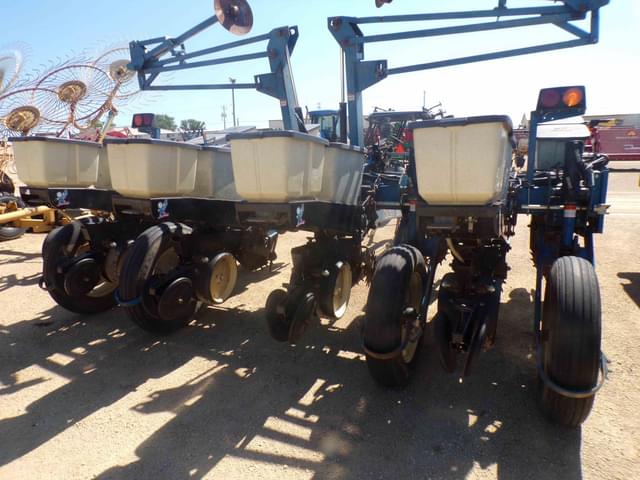 Image of Kinze 2200 equipment image 4