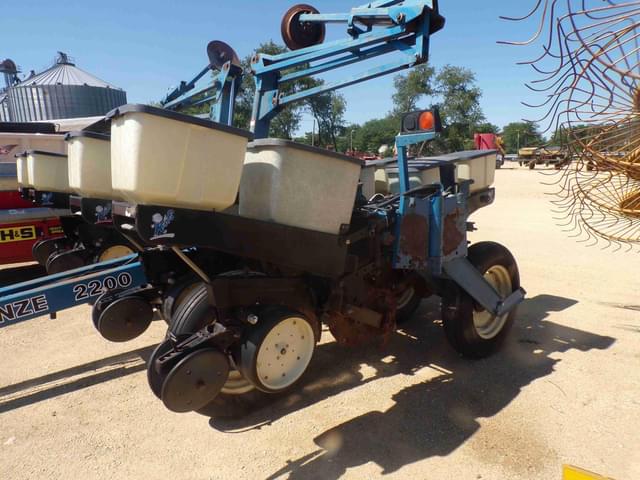 Image of Kinze 2200 equipment image 3