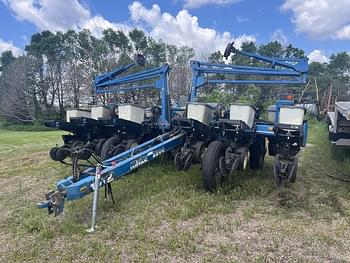 Kinze 2200 Equipment Image0