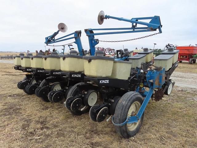 Image of Kinze 2200 equipment image 3