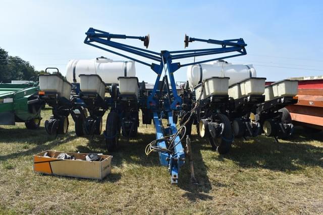 Image of Kinze 2200 equipment image 1