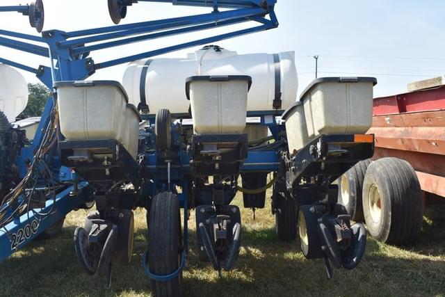 Image of Kinze 2200 equipment image 3
