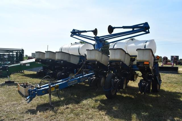 Image of Kinze 2200 equipment image 2
