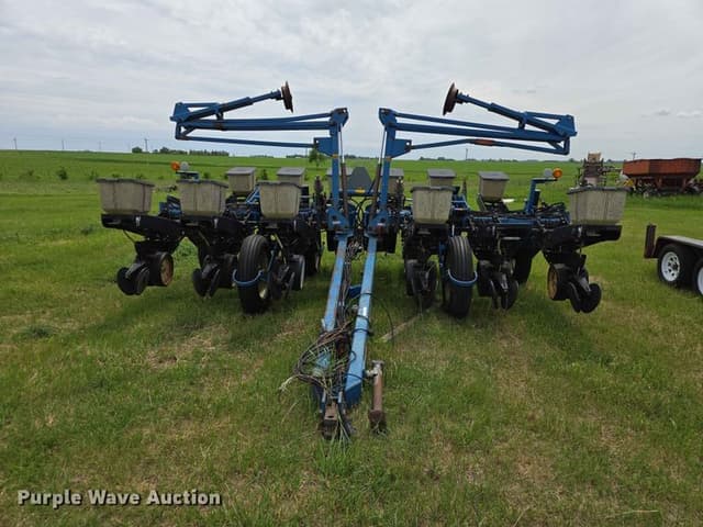 Image of Kinze 2200 equipment image 1