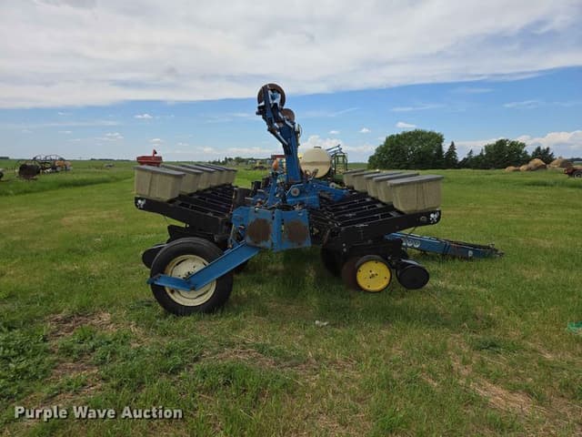 Image of Kinze 2200 equipment image 3