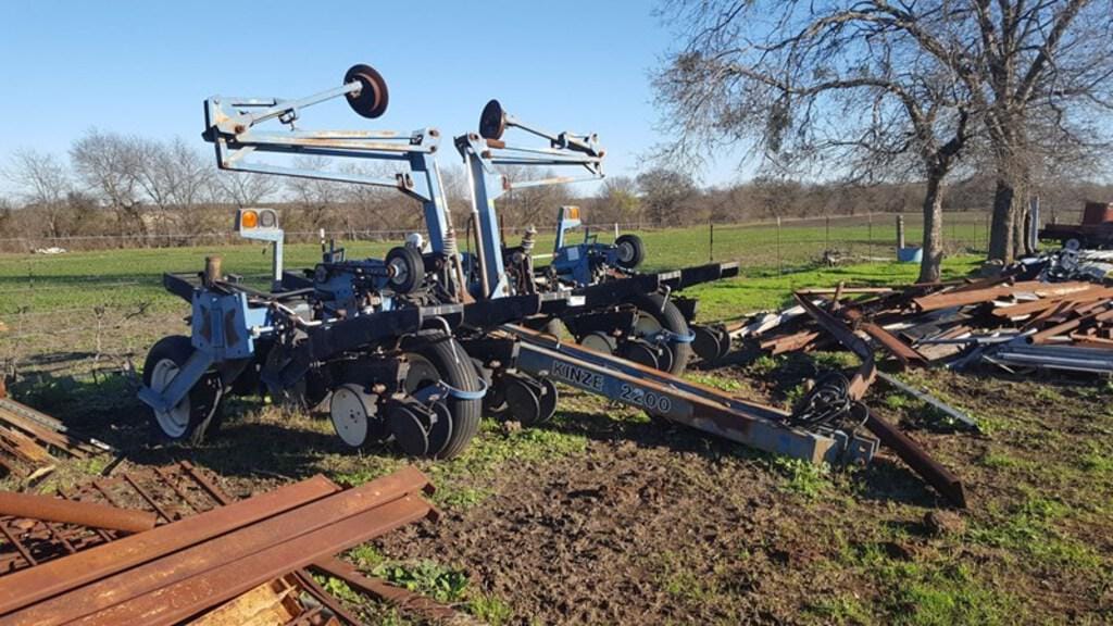 Main image Kinze 2200