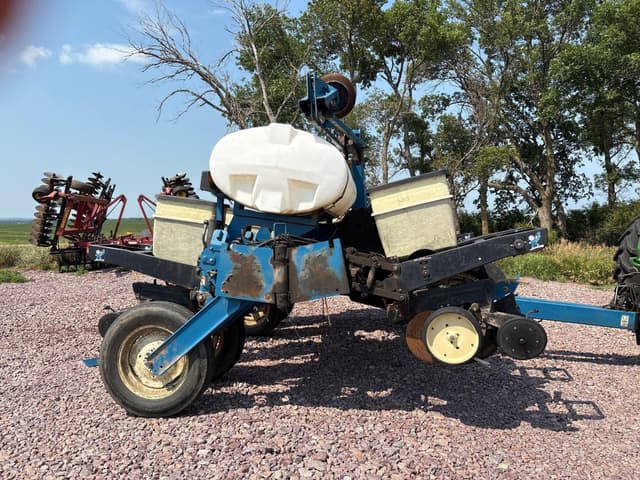 Image of Kinze 2210 equipment image 1
