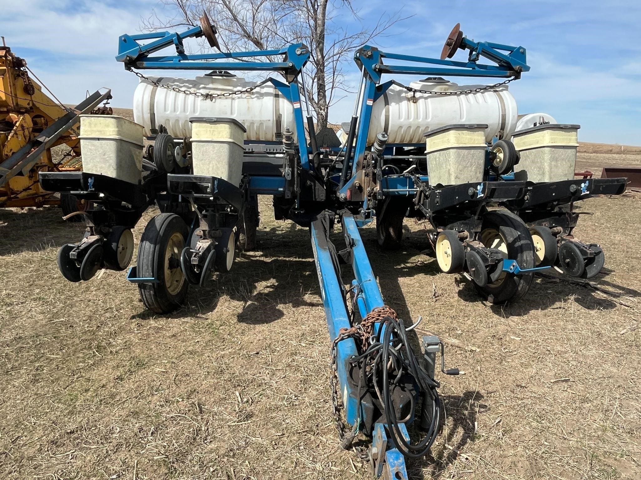 Kinze 2210 Equipment Image0