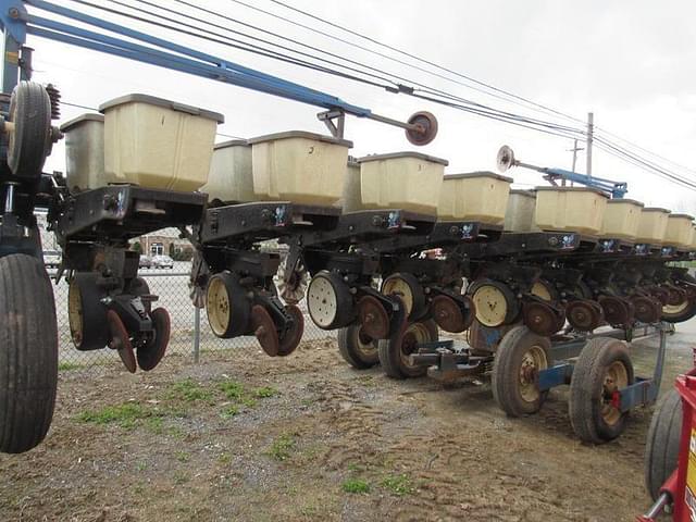 Image of Kinze 2300 equipment image 1