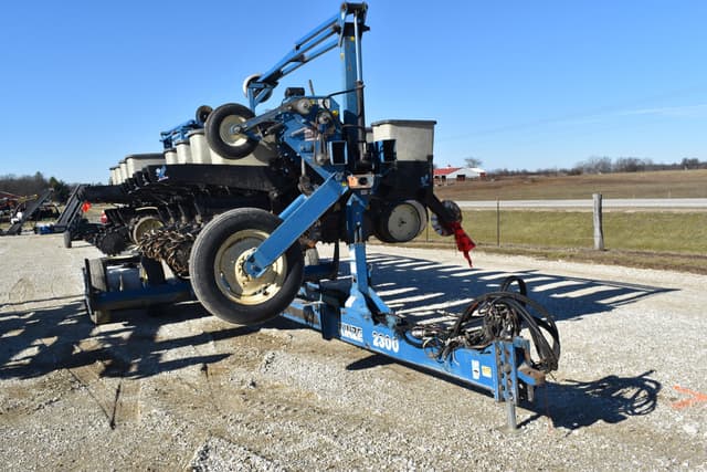 Image of Kinze 2300 equipment image 1