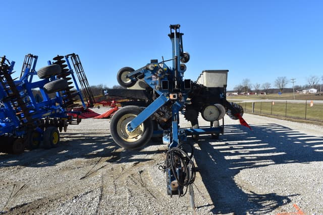 Image of Kinze 2300 equipment image 2