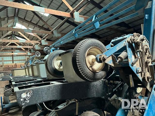 Image of Kinze 2300 equipment image 3
