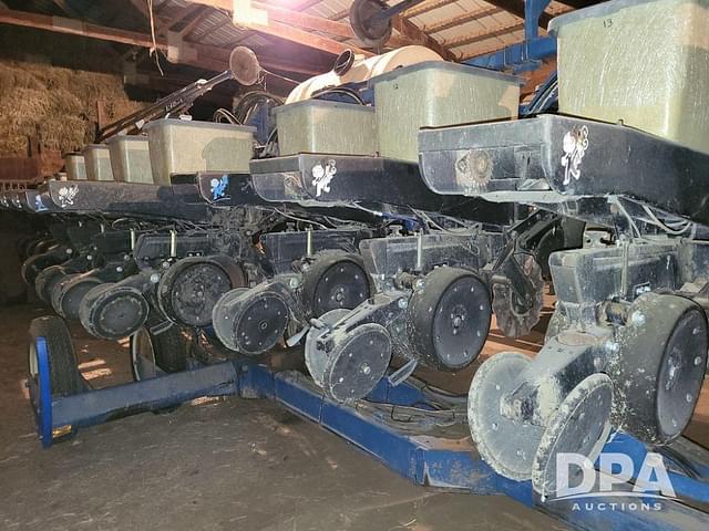 Image of Kinze 2300 equipment image 2