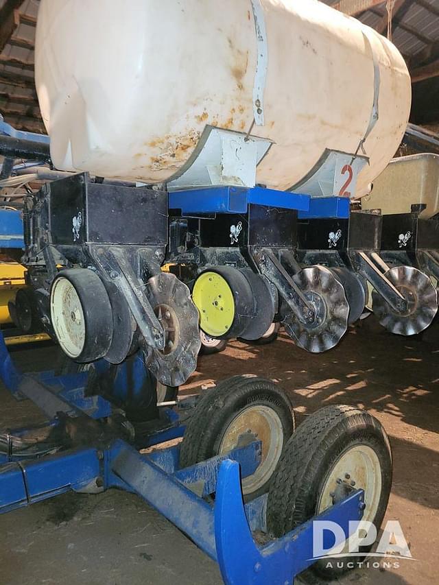 Image of Kinze 2300 equipment image 1