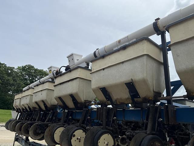 Image of Kinze 2300 equipment image 2