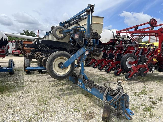 Image of Kinze 2300 equipment image 1