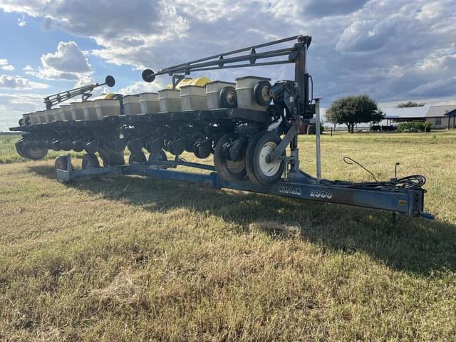 Image of Kinze 2300 equipment image 1