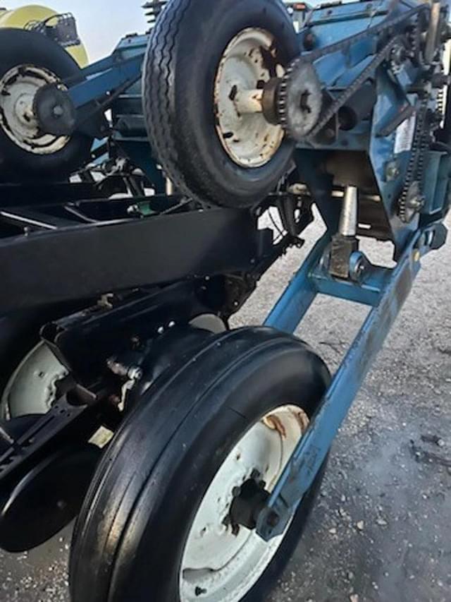 Image of Kinze 2300 equipment image 1