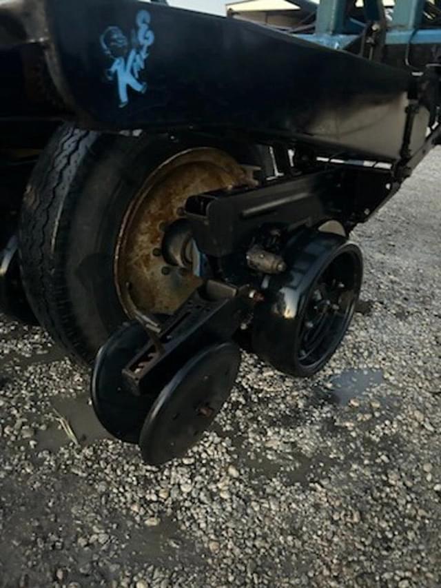 Image of Kinze 2300 equipment image 3