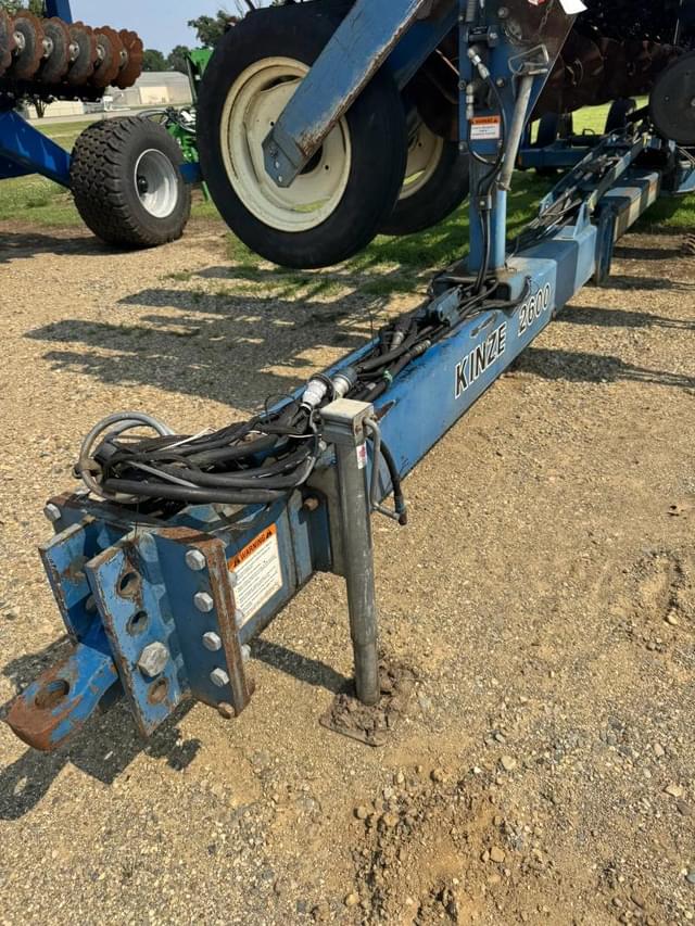 Image of Kinze 2600 equipment image 1