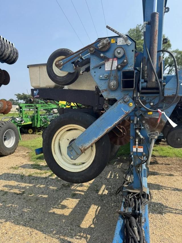 Image of Kinze 2600 equipment image 2