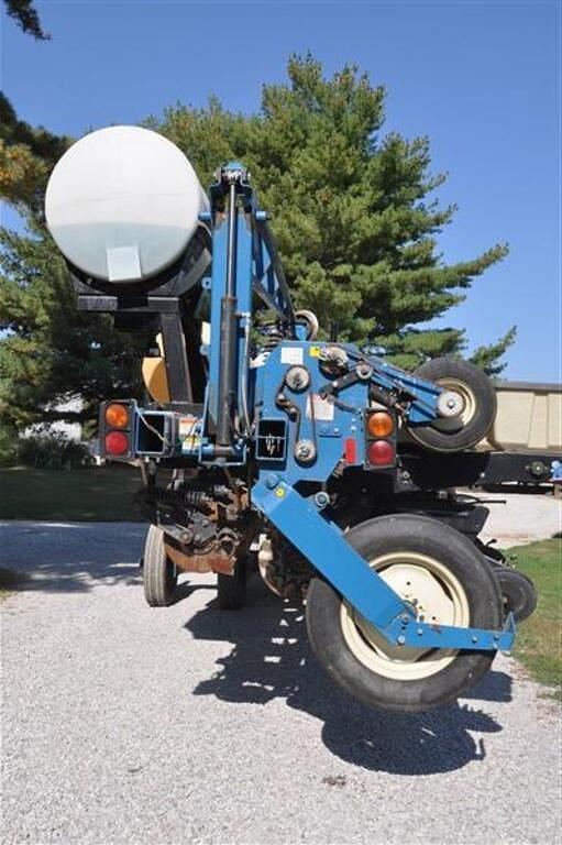 Image of Kinze 2600 equipment image 3