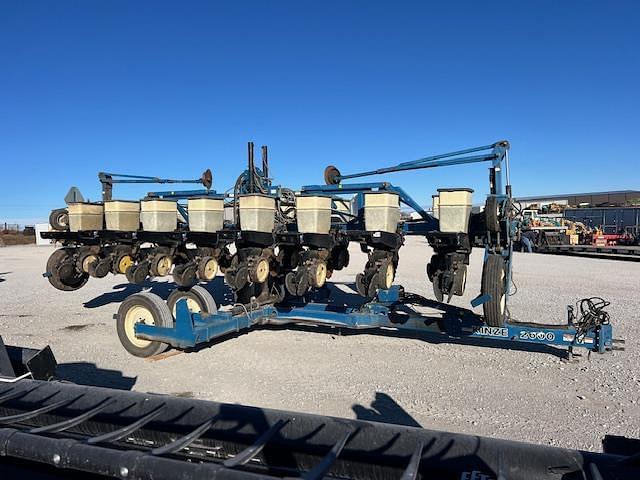 Image of Kinze 2600 equipment image 1