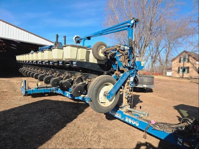 Image of Kinze 2600 equipment image 1