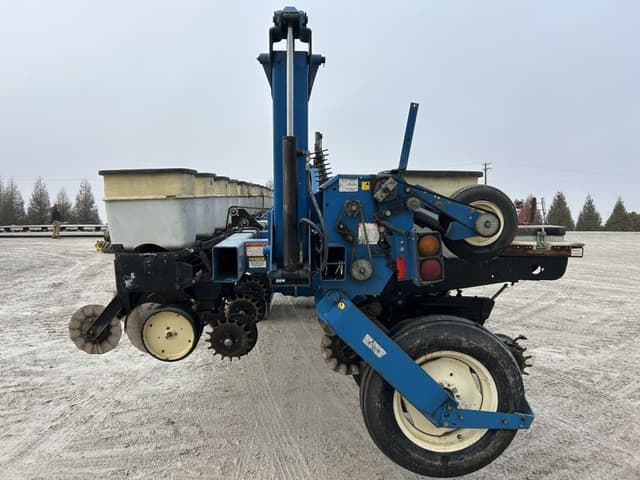 Image of Kinze 2600 equipment image 3