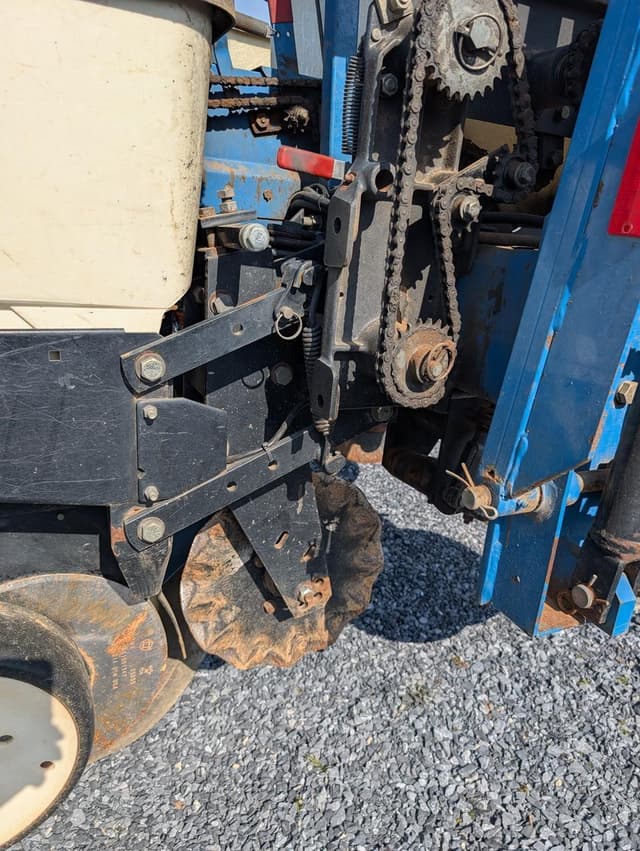 Image of Kinze 2600 equipment image 4